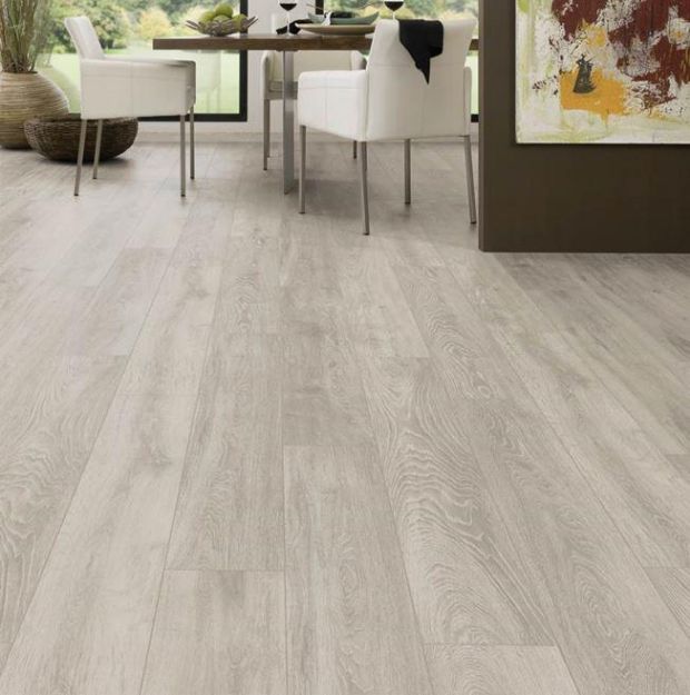 Picture of 8mm Boulder Oak 5542 4V HC Flooring 1288X195X8MM (2.70 Sq Yards)